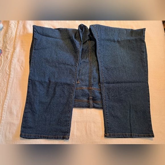 Style & Co women's size 24W dark wash jeans with stretch, EUC - Picture 3 of 6